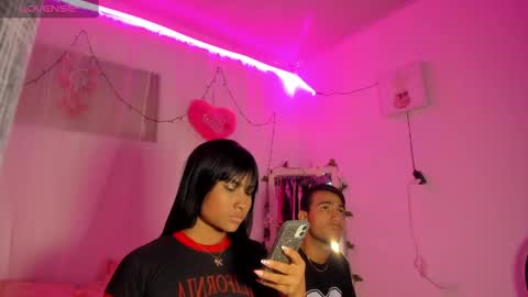 Snapshot of catalina_and_roger chatting on 02-16-25, 03:26 Cata y Roger online show from 02-16-25, 03:26