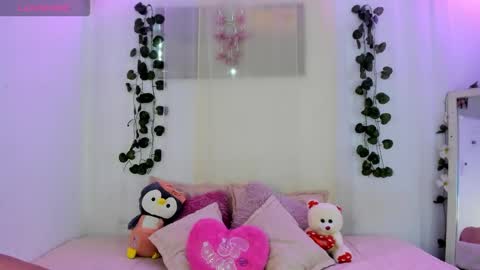 Snapshot of catalina_and_roger chatting on 09-23-25, 11:57 Cata y Roger online show from 09-23-25, 11:57