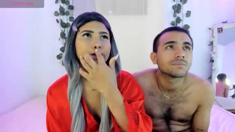 Snapshot of catalina_and_roger chatting on 10-15-25, 08:53 Cata y Roger online show from 10-15-25, 08:53