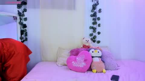 Snapshot of catalina_and_roger chatting on 11-06-25, 09:48 Cata y Roger online show from 11-06-25, 09:48