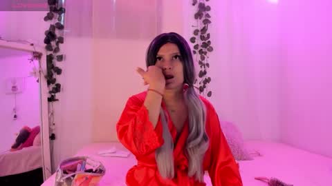 Snapshot of catalina_and_roger chatting on 11-09-25, 03:10 Cata y Roger online show from 11-09-25, 03:10