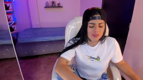 Snapshot of catalina_naughtyy chatting on 12-23-24, 12:14 Catalina online show from 12-23-24, 12:14