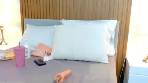 Snapshot of catalina_whore chatting on 12-21-25, 01:07 Catalina online show from 12-21-25, 01:07