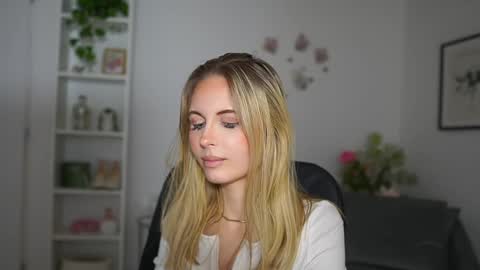 Snapshot of catecrago_ chatting on 02-28-25, 11:58 catecrago online show from 02-28-25, 11:58