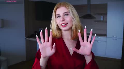 Snapshot of catharinehaeckel chatting on 10-25-25, 04:42 Katrin online show from 10-25-25, 04:42