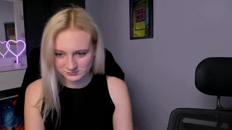 Snapshot of catherine_kitty chatting on 02-07-25, 01:22 Catherine online show from 02-07-25, 01:22