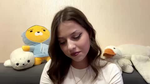 Snapshot of catherinelenters chatting on 08-08-26, 01:46 Katrin online show from 08-08-26, 01:46