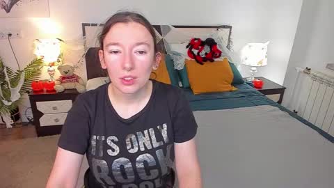 Catrin online show from 10-31-25, 06:14