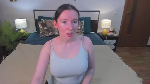 Snapshot of catherinewalls chatting on 06-10-26, 04:12 Catrin online show from 06-10-26, 04:12