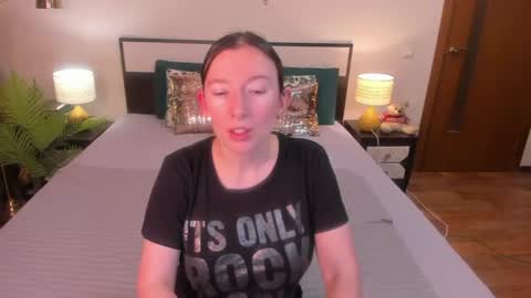 Snapshot of catherinewalls chatting on 07-05-26, 04:19 Catrin online show from 07-05-26, 04:19