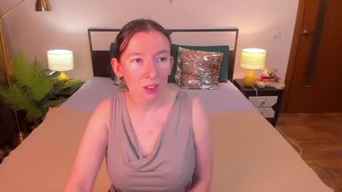 Snapshot of catherinewalls chatting on 07-09-26, 02:48 Catrin online show from 07-09-26, 02:48