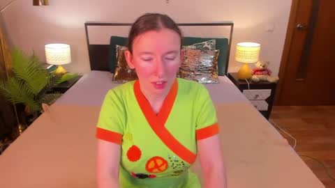 Snapshot of catherinewalls chatting on 07-11-26, 01:41 Catrin online show from 07-11-26, 01:41