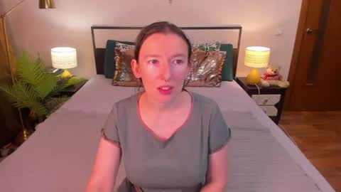 Snapshot of catherinewalls chatting on 07-18-26, 04:05 Catrin online show from 07-18-26, 04:05