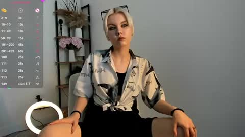 Snapshot of cathiearzabala chatting on 06-24-26, 11:09 Mia online show from 06-24-26, 11:09