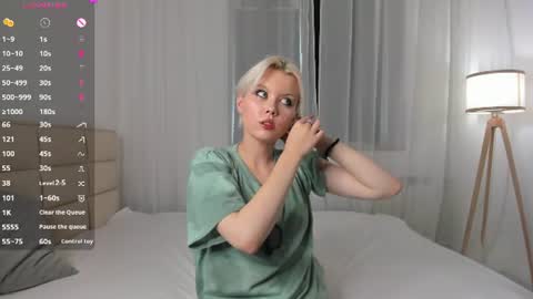 Snapshot of cathiearzabala chatting on 07-10-26, 11:02 Mia online show from 07-10-26, 11:02