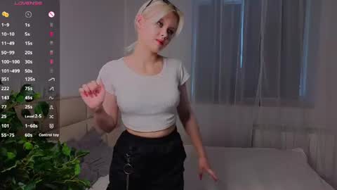 Snapshot of cathiearzabala chatting on 07-17-26, 11:06 Mia online show from 07-17-26, 11:06