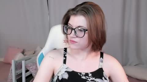 Snapshot of cathybarnes chatting on 05-18-26, 07:03 cathybarnes online show from 05-18-26, 07:03