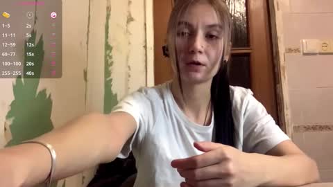 Lola online show from 10-08-25, 09:34