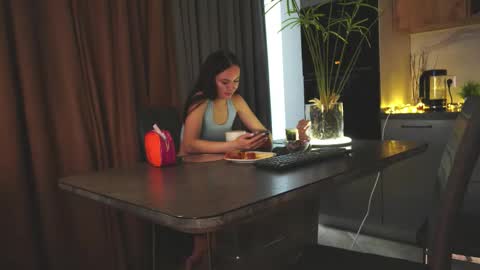 Snapshot of catolinanight chatting on 11-14-25, 06:34 catolinanight online show from 11-14-25, 06:34