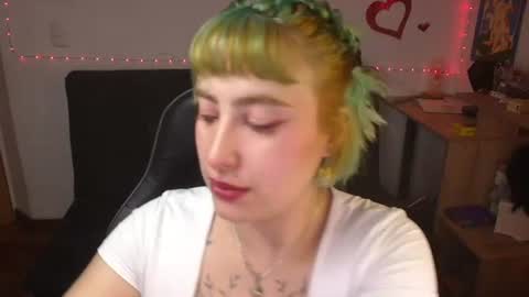 Snapshot of catsito chatting on 07-14-26, 02:05 im MIA -Independent Model MY OF is catsito3 online show from 07-14-26, 02:05