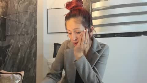 Snapshot of catt_evans1 chatting on 12-12-24, 12:48 CATT EVANS online show from 12-12-24, 12:48