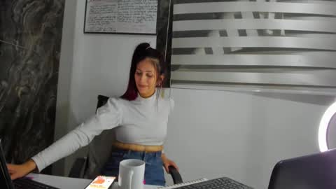 Snapshot of catt_evans1 chatting on 01-28-25, 04:18 CATT EVANS online show from 01-28-25, 04:18