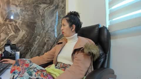 Snapshot of catt_evans1 chatting on 12-20-25, 10:50 CATT EVANS online show from 12-20-25, 10:50