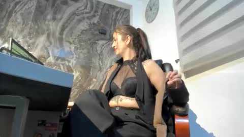 Snapshot of catt_evans1 chatting on 01-06-26, 12:14 CATT EVANS online show from 01-06-26, 12:14