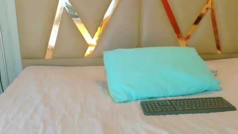 Snapshot of cattaleeyaa chatting on 10-20-25, 12:27 CATALEYA online show from 10-20-25, 12:27