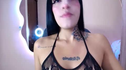 Snapshot of catte_jensen chatting on 11-19-25, 10:43 Cattleya online show from 11-19-25, 10:43