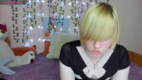 Snapshot of cattie_w_ chatting on 10-22-25, 01:17 cattie_w_ online show from 10-22-25, 01:17