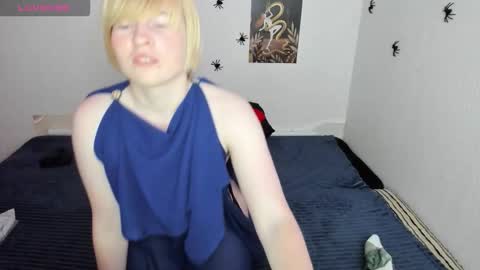 Snapshot of cattie_w_ chatting on 10-31-25, 01:28 cattie_w_ online show from 10-31-25, 01:28