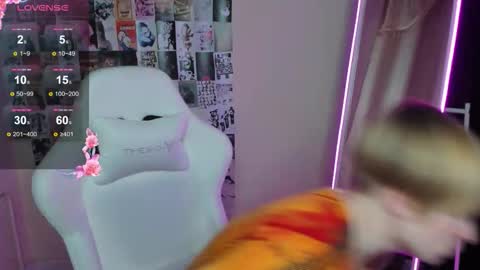 Snapshot of cattie_w_ chatting on 11-19-25, 01:38 cattie_w_ online show from 11-19-25, 01:38