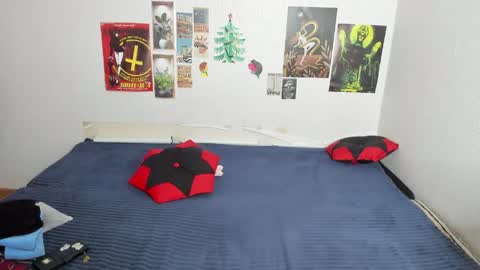 cattie_w_ online show from 04-11-26, 07:45