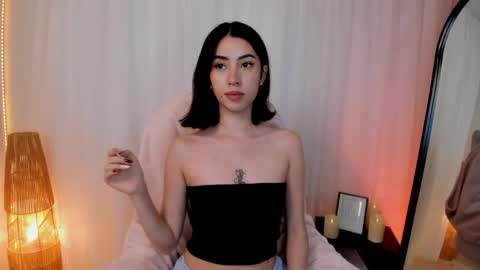 Snapshot of caty_loves chatting on 05-28-26, 09:23 Caty online show from 05-28-26, 09:23