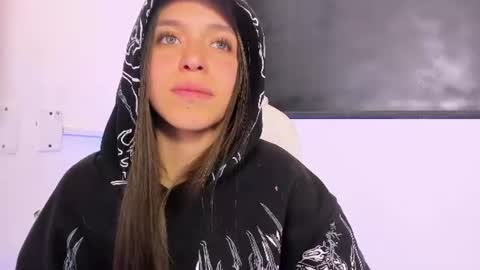 Snapshot of cayetana_01 chatting on 06-11-26, 12:32 cayetana online show from 06-11-26, 12:32