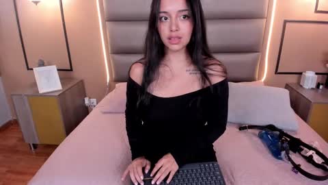 Snapshot of caylincollins chatting on 02-07-25, 01:25 caylincollins online show from 02-07-25, 01:25