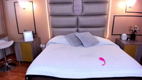 Snapshot of caylincollins chatting on 02-07-25, 07:49 caylincollins online show from 02-07-25, 07:49