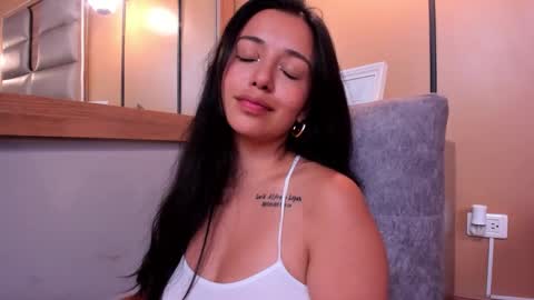 Snapshot of caylincollins chatting on 03-01-25, 06:57 caylincollins online show from 03-01-25, 06:57