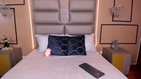 Snapshot of caylincollins chatting on 09-30-25, 03:33 caylincollins online show from 09-30-25, 03:33