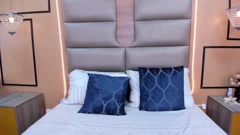 Snapshot of caylincollins chatting on 10-07-25, 03:04 caylincollins online show from 10-07-25, 03:04