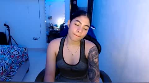 Snapshot of caylinn19 chatting on 11-27-25, 04:03 Caylinn online show from 11-27-25, 04:03