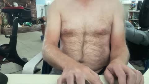 Snapshot of cbjohnjohn chatting on 11-05-25, 04:29 John online show from 11-05-25, 04:29