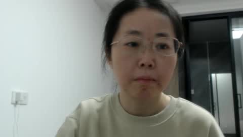 Snapshot of cbz112233 chatting on 12-28-24, 02:42 ANNYANNY online show from 12-28-24, 02:42