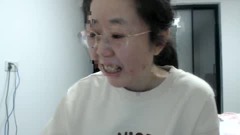Snapshot of cbz112233 chatting on 02-25-25, 03:49 ANNYANNY online show from 02-25-25, 03:49