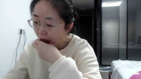 Snapshot of cbz112233 chatting on 03-05-25, 04:35 ANNYANNY online show from 03-05-25, 04:35