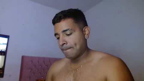 Snapshot of ccamilo_ chatting on 04-20-26, 02:31 camilo online show from 04-20-26, 02:31