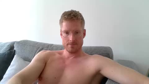 Snapshot of ccloser87 chatting on 10-26-25, 01:39 ccloser87 online show from 10-26-25, 01:39