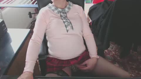 Snapshot of cdheels62 chatting on 10-22-25, 11:43 jessica online show from 10-22-25, 11:43