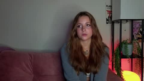 Lina  online show from 09-17-25, 07:15